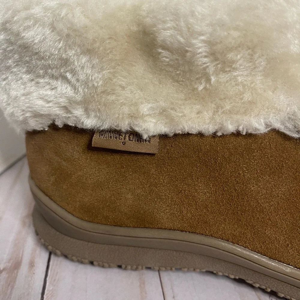 MINNETONKA BOOTIES - Picture 7 of 9